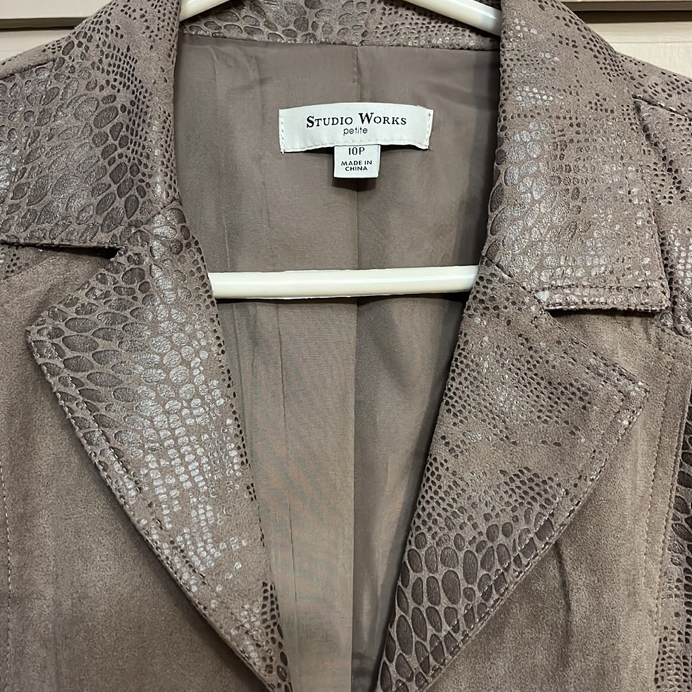 Tan jacket - Picture 3 of 3
